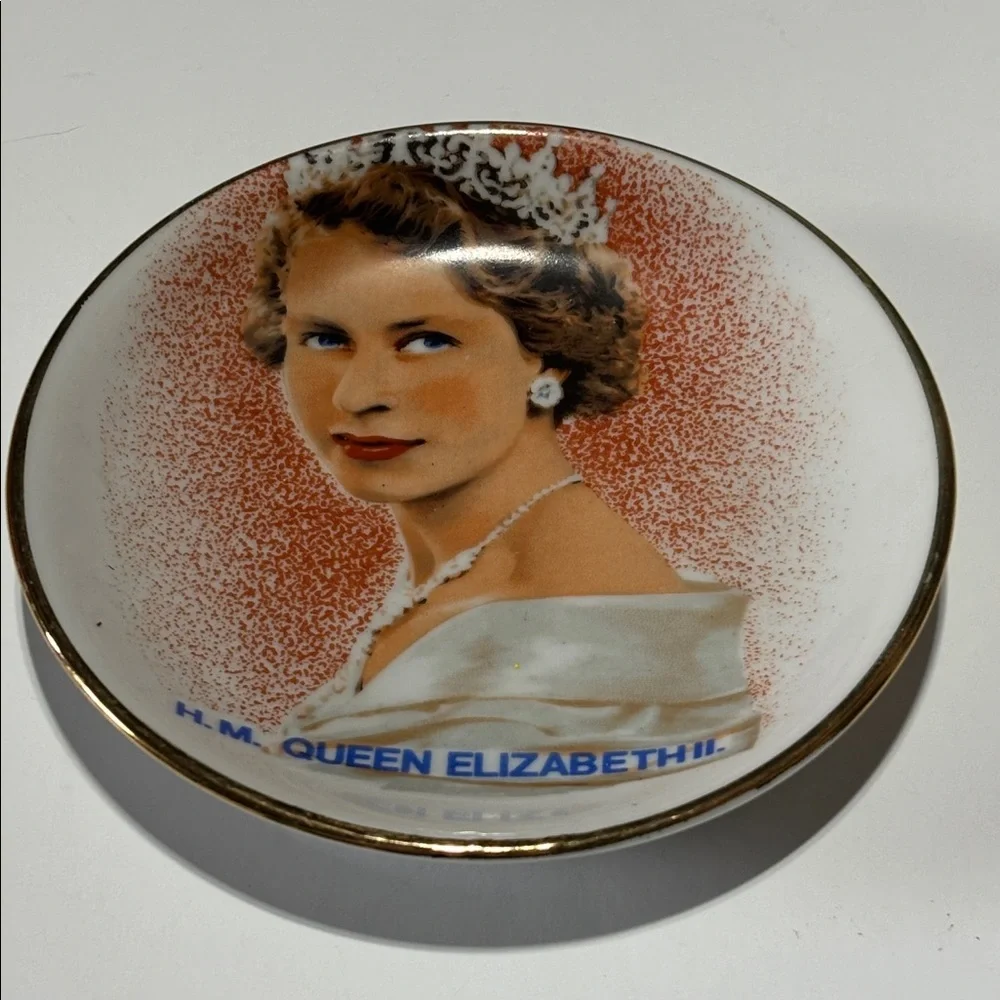 Queen Elizabeth II Decorative Plate Ring Dish QE2 Queen Elizabeth Ring dish VTG